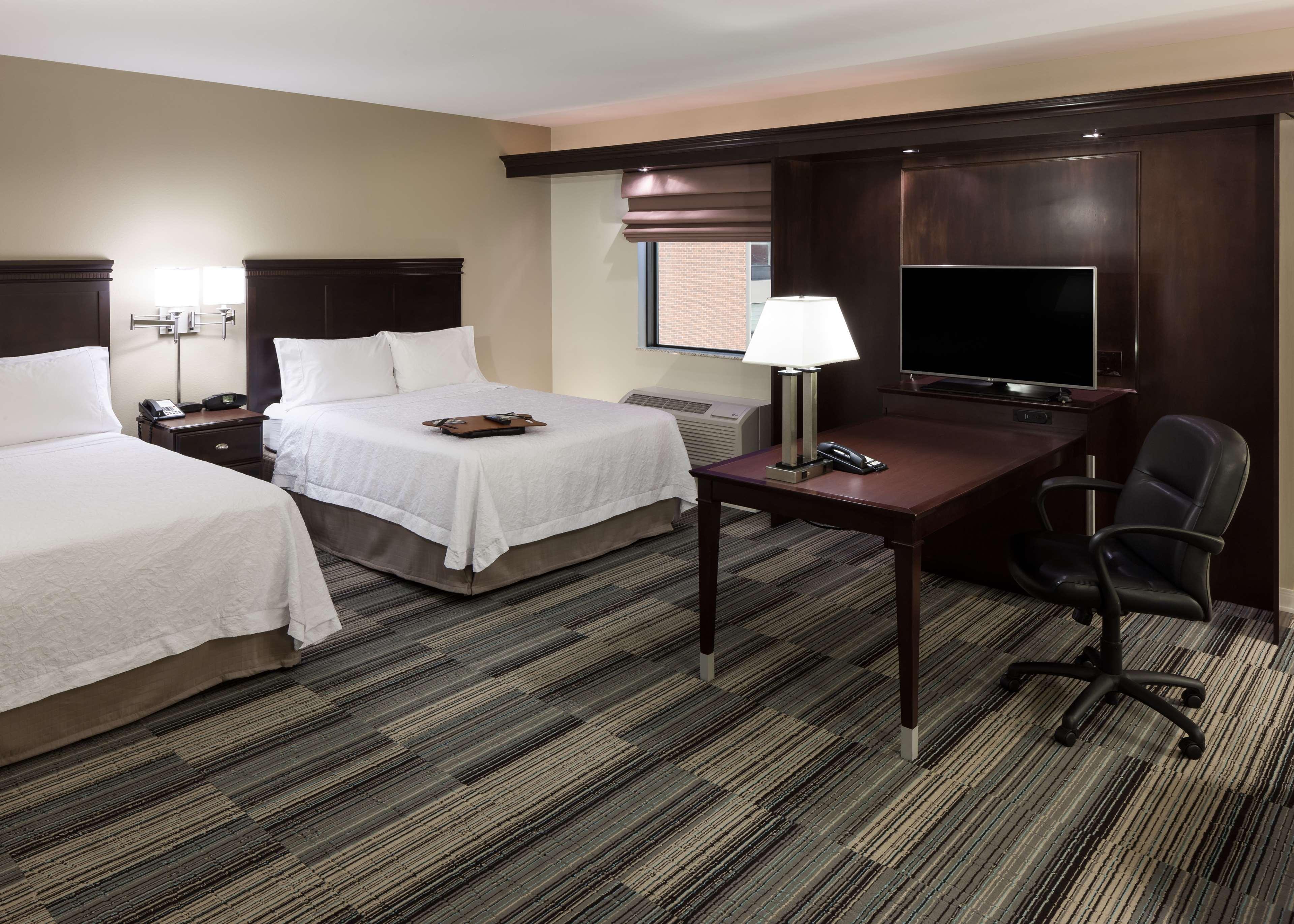 Hampton Inn & Suites Omaha-Downtown Bagian luar foto