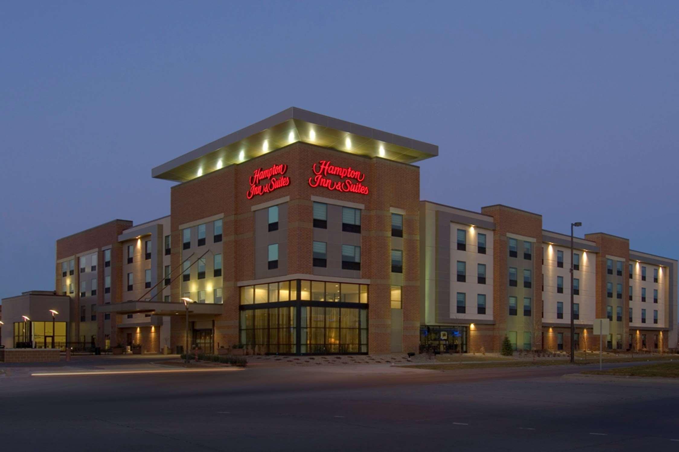 Hampton Inn & Suites Omaha-Downtown Bagian luar foto