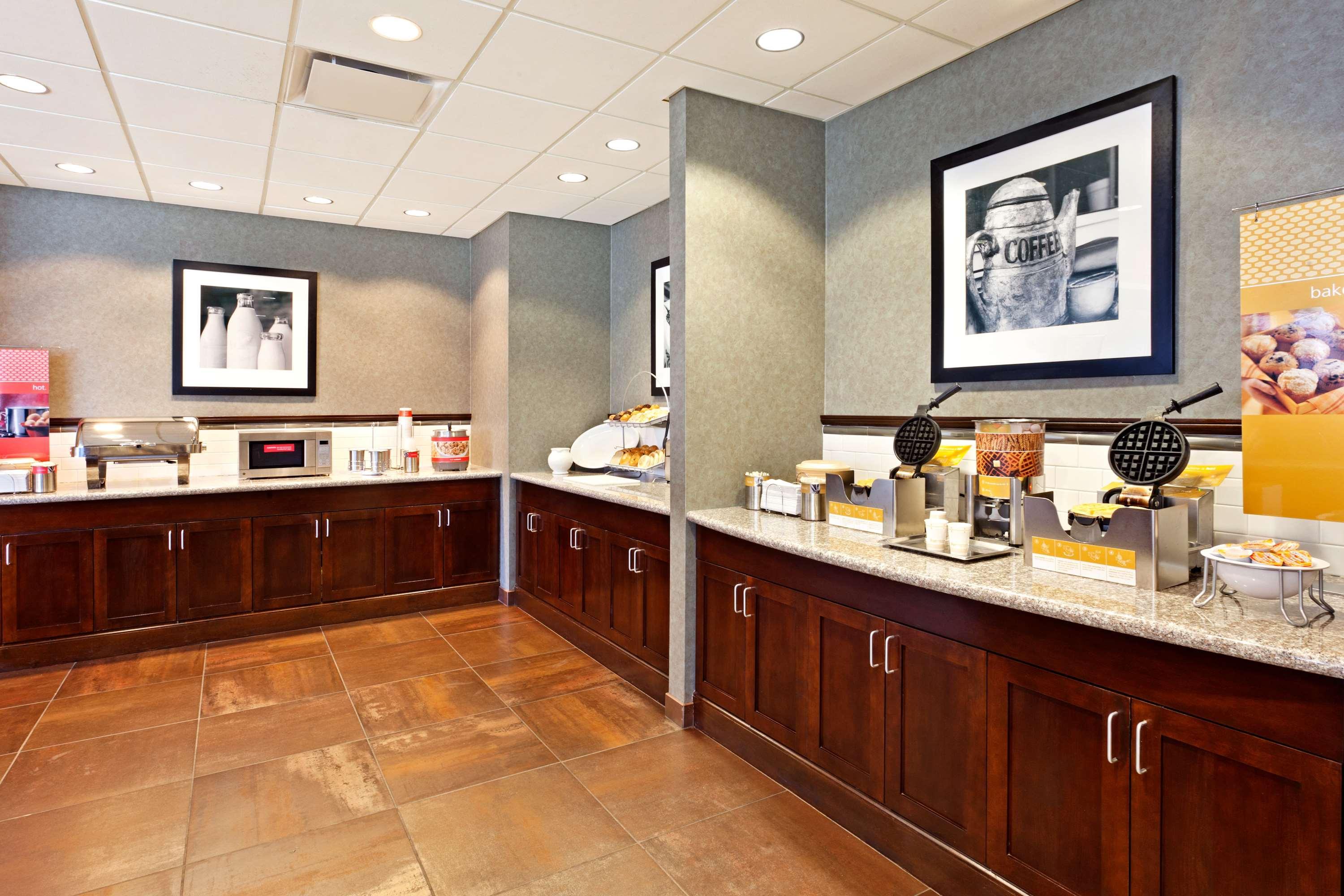 Hampton Inn & Suites Omaha-Downtown Bagian luar foto