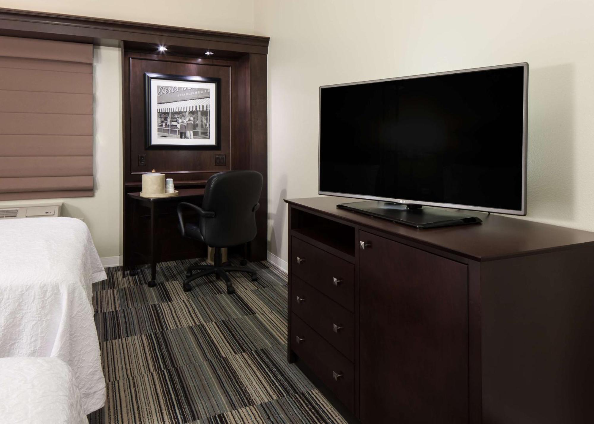 Hampton Inn & Suites Omaha-Downtown Bagian luar foto