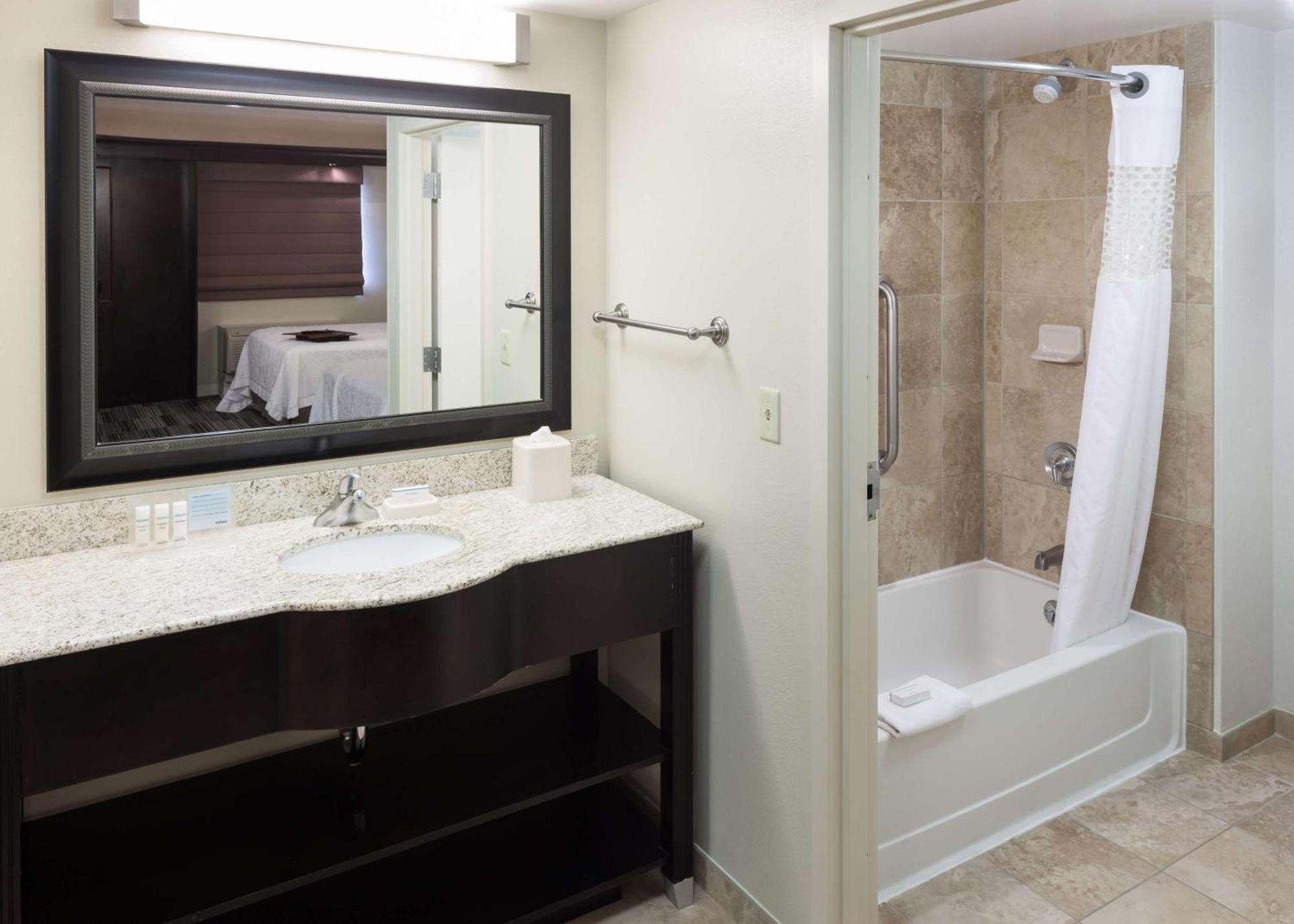 Hampton Inn & Suites Omaha-Downtown Bagian luar foto