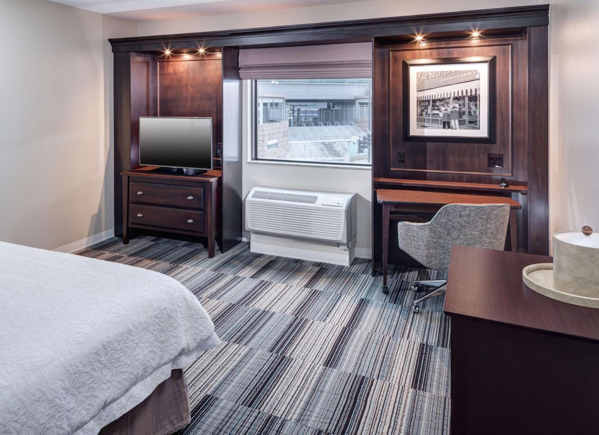 Hampton Inn & Suites Omaha-Downtown Bagian luar foto