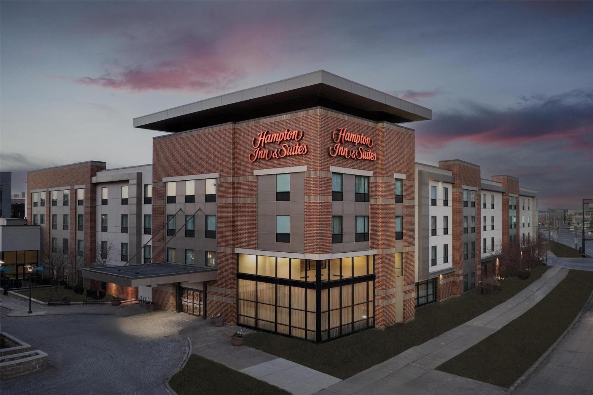 Hampton Inn & Suites Omaha-Downtown Bagian luar foto